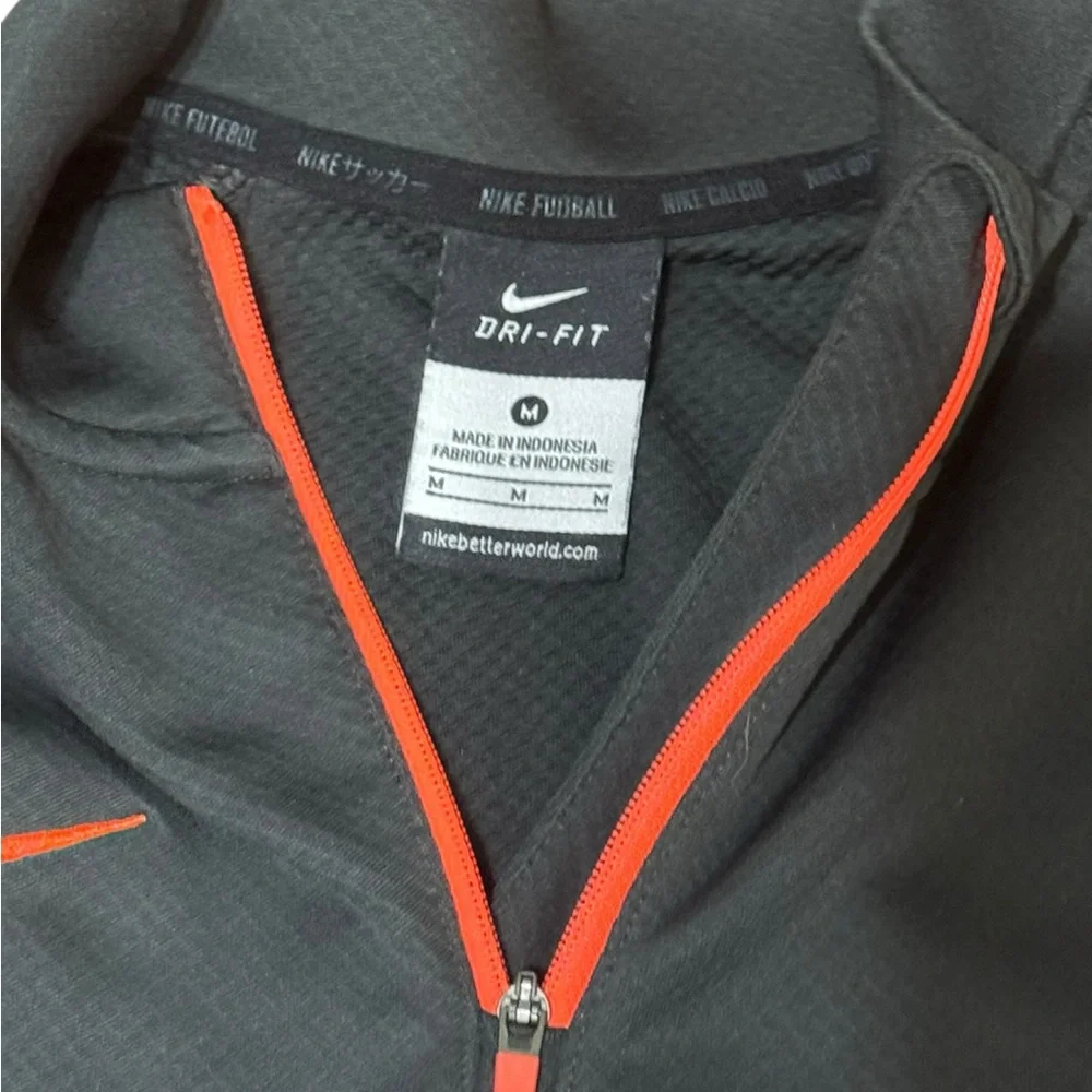 Nike Women’s Dri-FIT 1/4 Zip Training Top Black with Red Accents Sz M - Picture 3 of 8